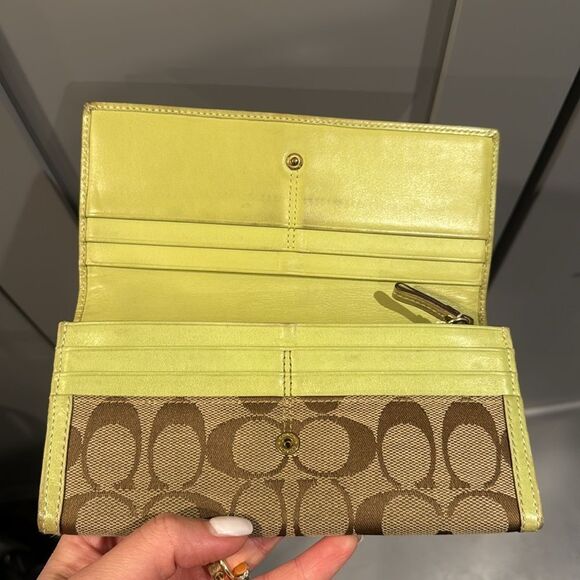 Coach Monogram And Green “lemongrass “ Leather - Picture 4 of 8